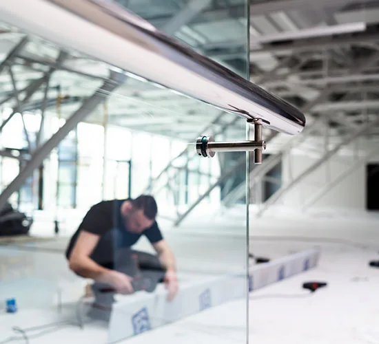 Miami Beach, FL highly skilled glass repair technicians